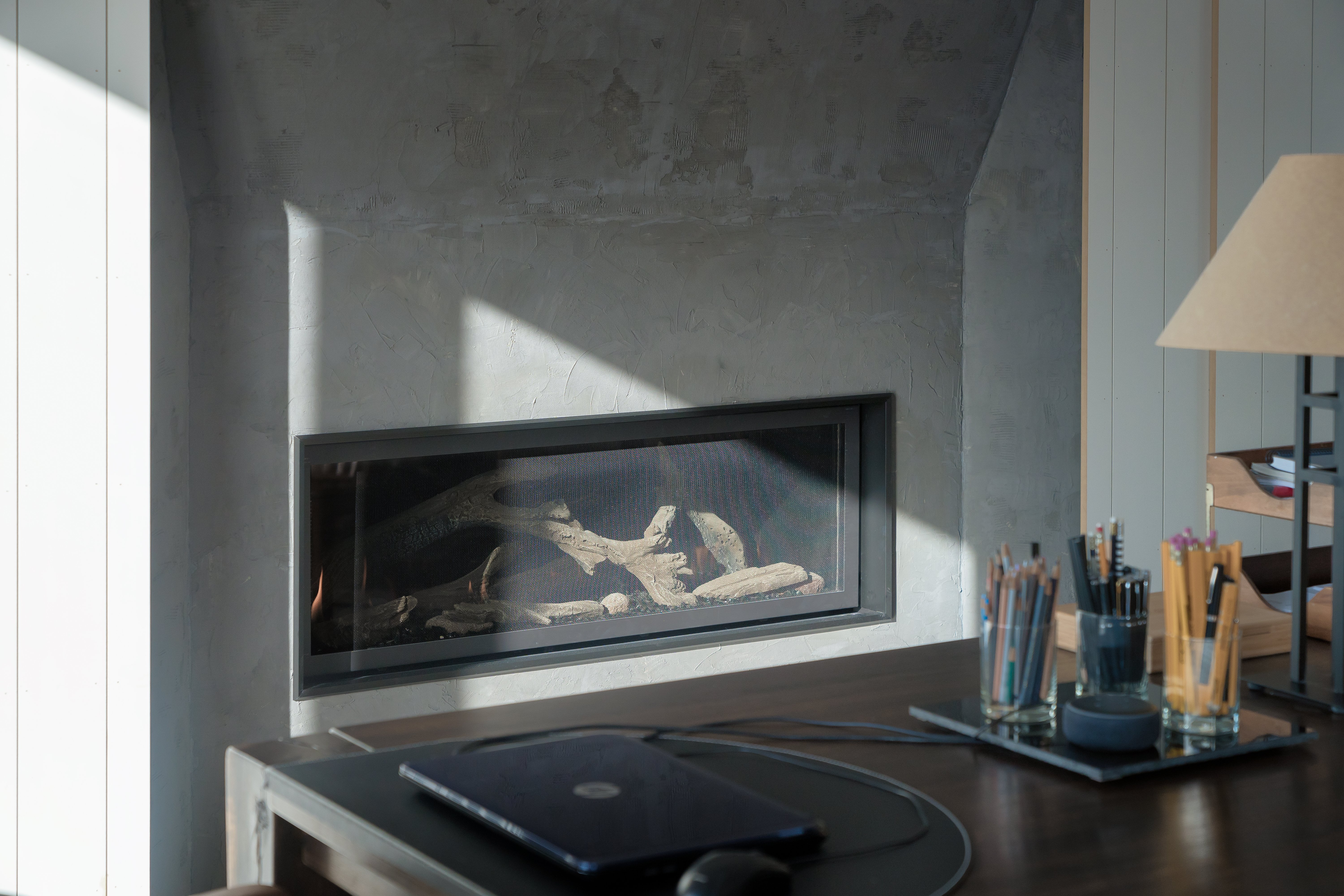 See through linear gas fireplace 